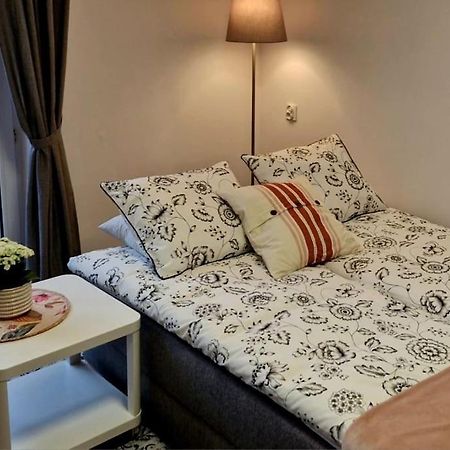 Apartament Zachodni Z Balkonem 4 Osoby Varsó Kültér fotó