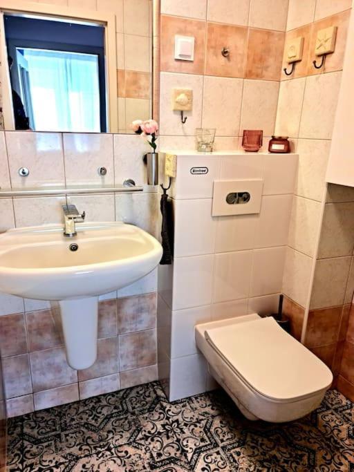 Apartament Zachodni Z Balkonem 4 Osoby Varsó Kültér fotó